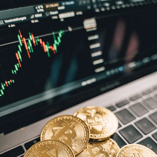 Céleste Finluxor équipe d'experts en investissement cryptographique